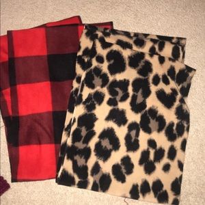 Lot of 4 scarfs!